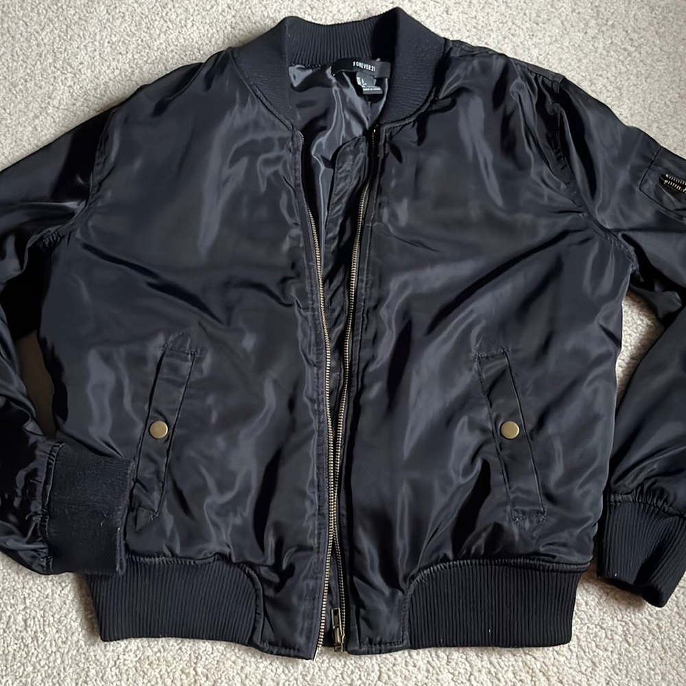 Forever 21 bomber jacket size: large